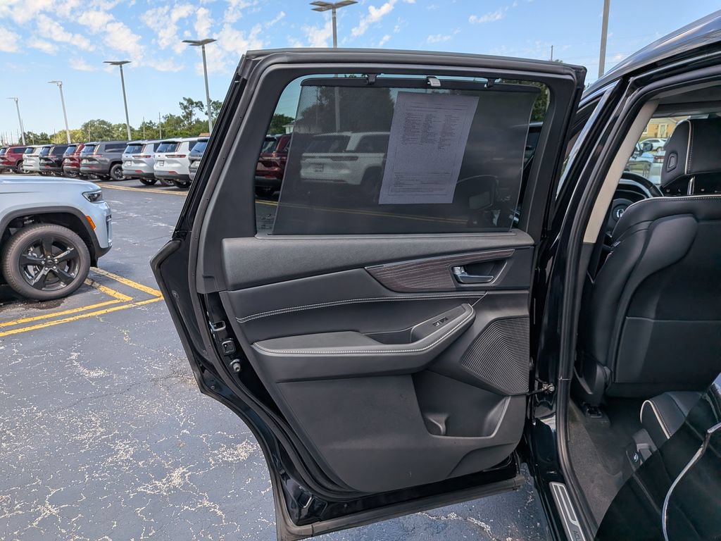 Used 2024 Acura MDX SH-AWD w/ Advance Package image 23