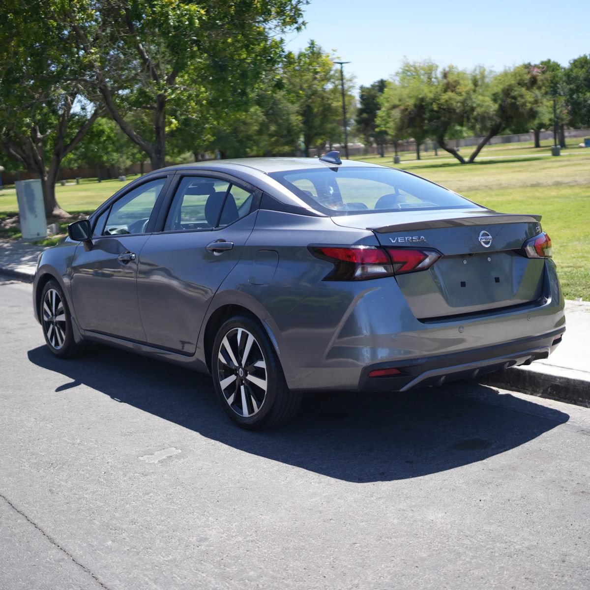 Used 2022 Nissan Versa SR w/ Convenience Package FWD image 5