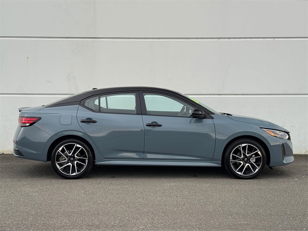 Used 2025 Nissan Sentra SR w/ SR Premium Package image 8