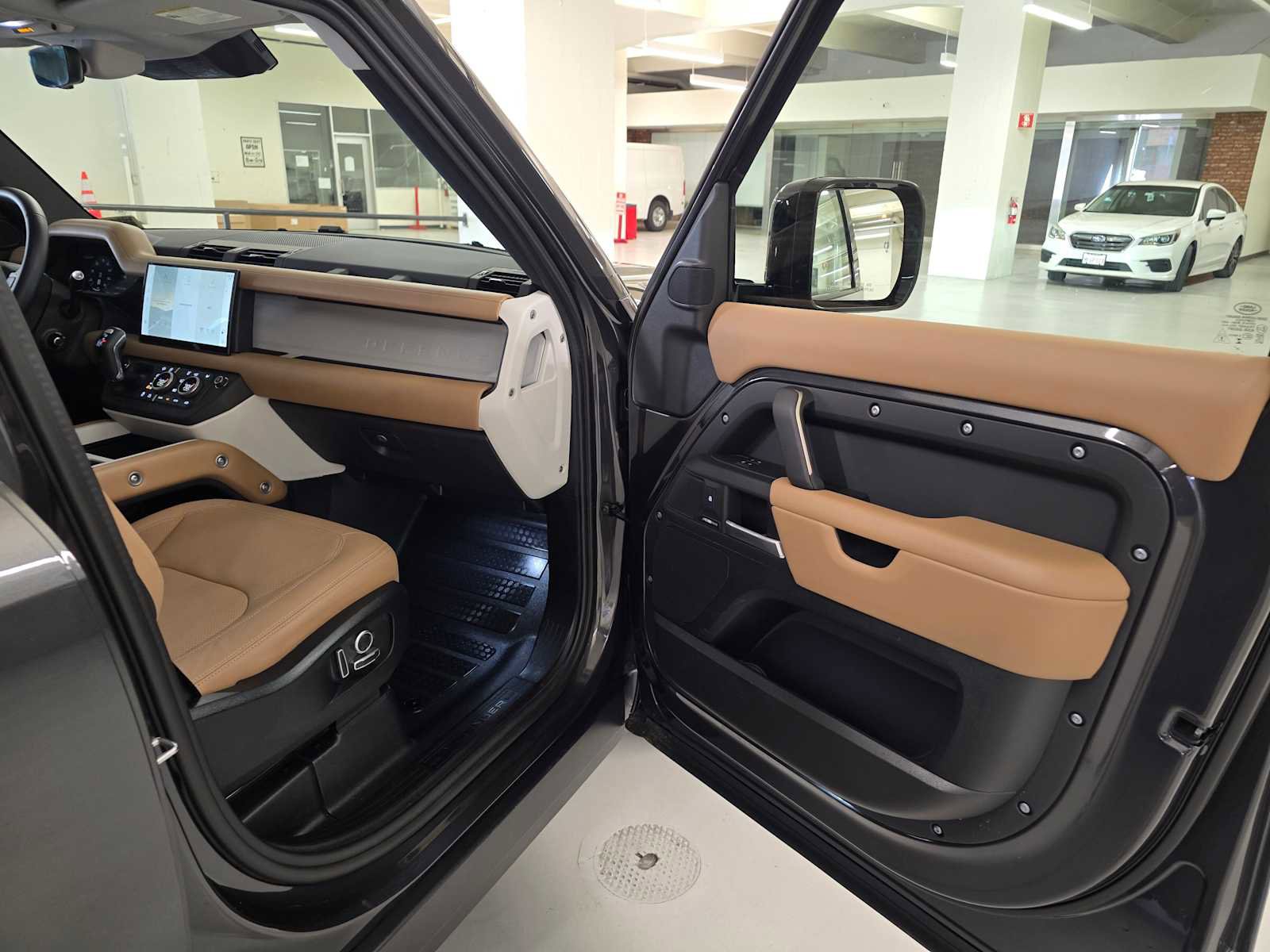 Used 2025 Land Rover Defender 130 S image 13