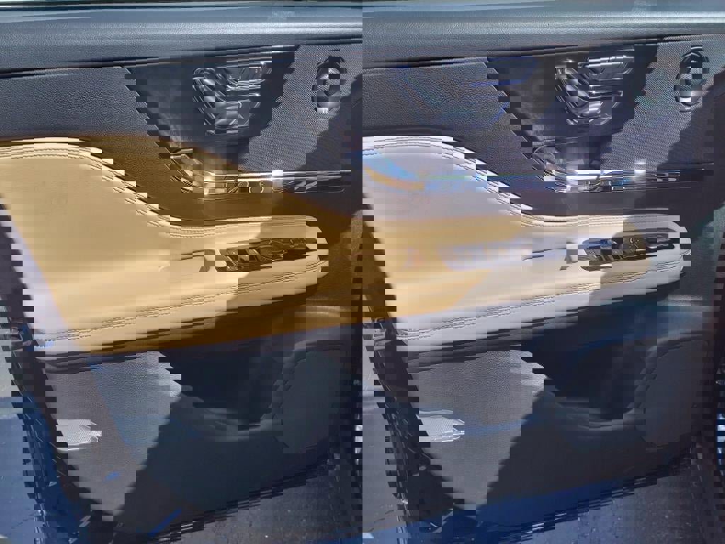 New 2023 Lincoln Corsair Reserve w/ Equipment Group 202A image 36