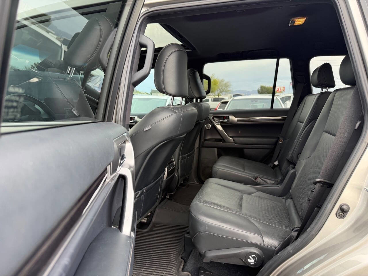 Used 2023 Lexus GX 460 Luxury w/ Sport Design Package image 23