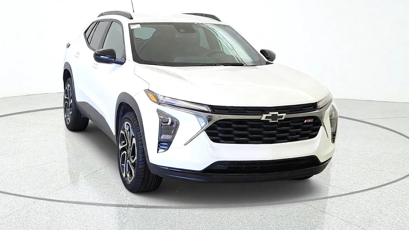 Used 2025 Chevrolet Trax RS w/ Driver Confidence Package FWD image 2
