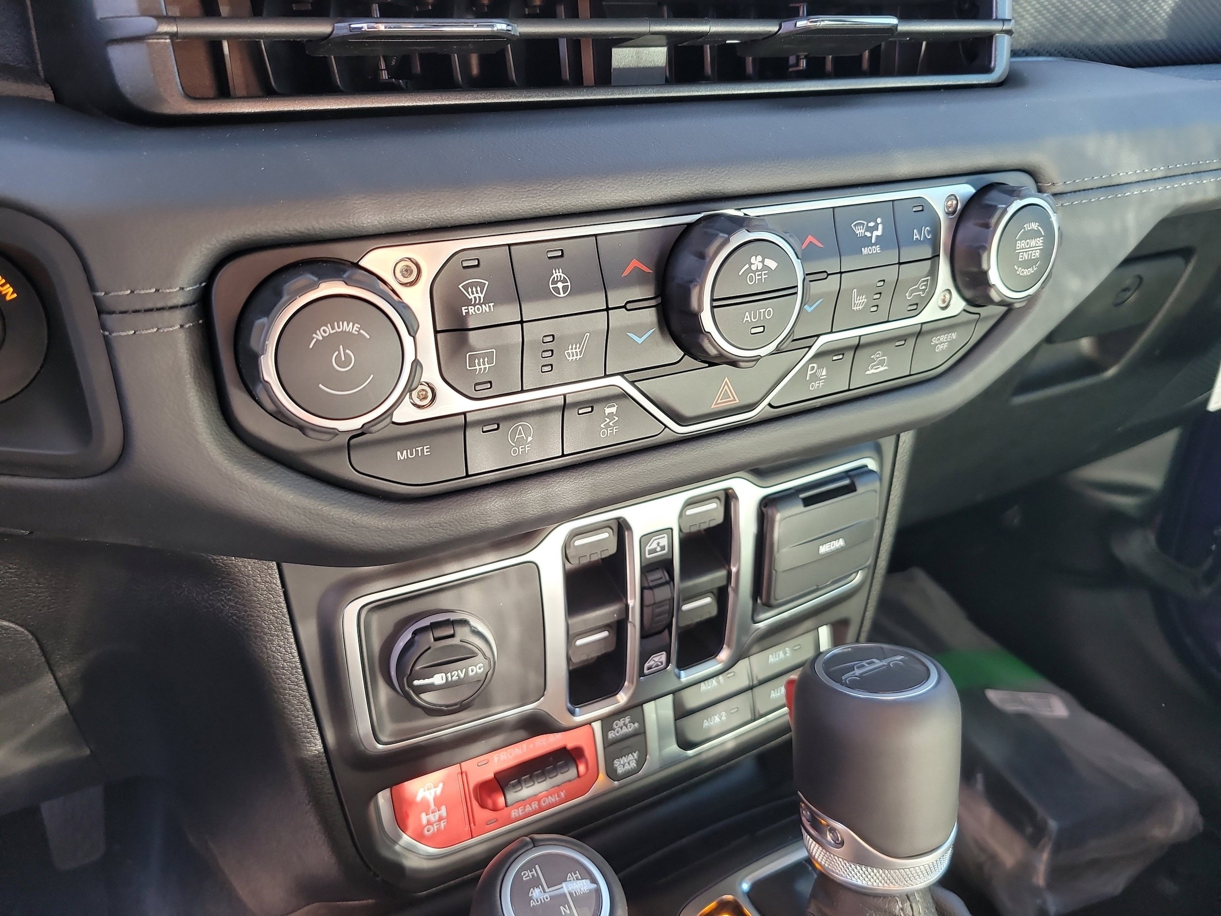 New 2026 Jeep Gladiator Rubicon AWD/4WD image 17