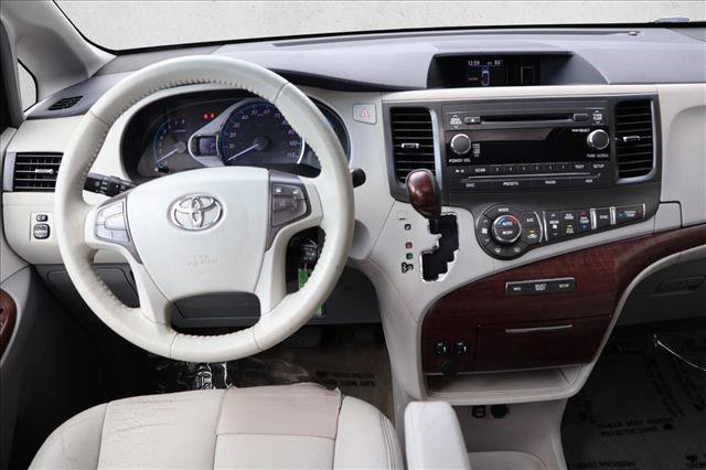 Used 2012 Toyota Sienna XLE FWD image 25