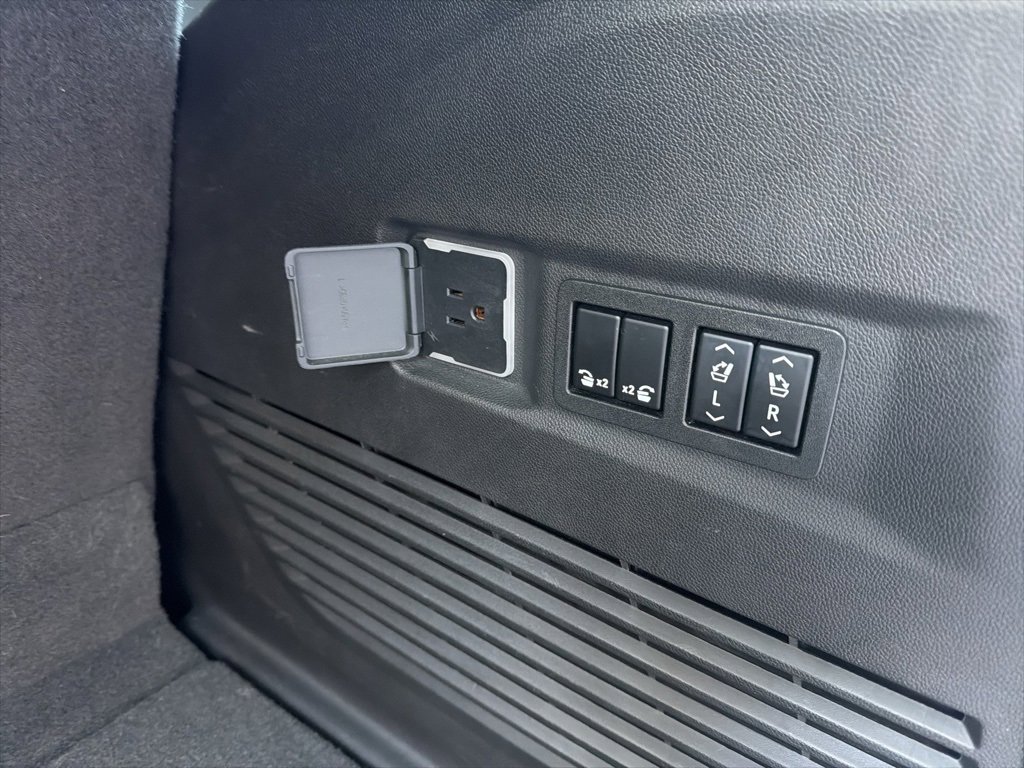 Certified 2022 GMC Yukon AT4 w/ Max Trailering Package image 15