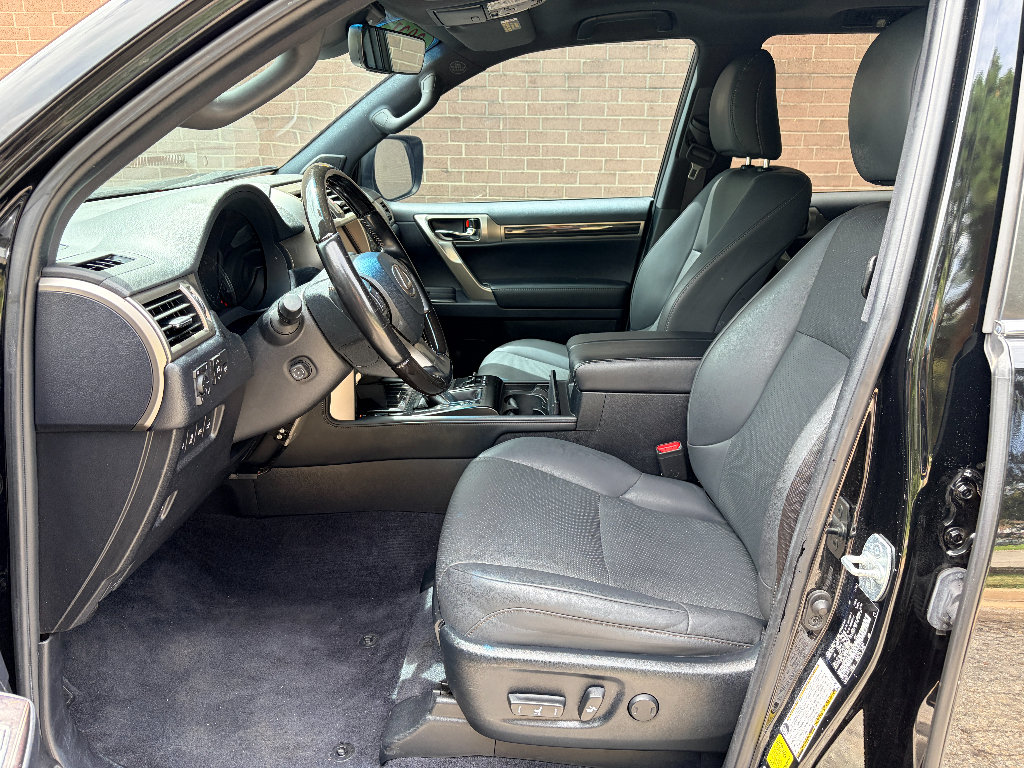 Used 2021 Lexus GX 460 Premium w/ Accessory Package AWD/4WD image 12