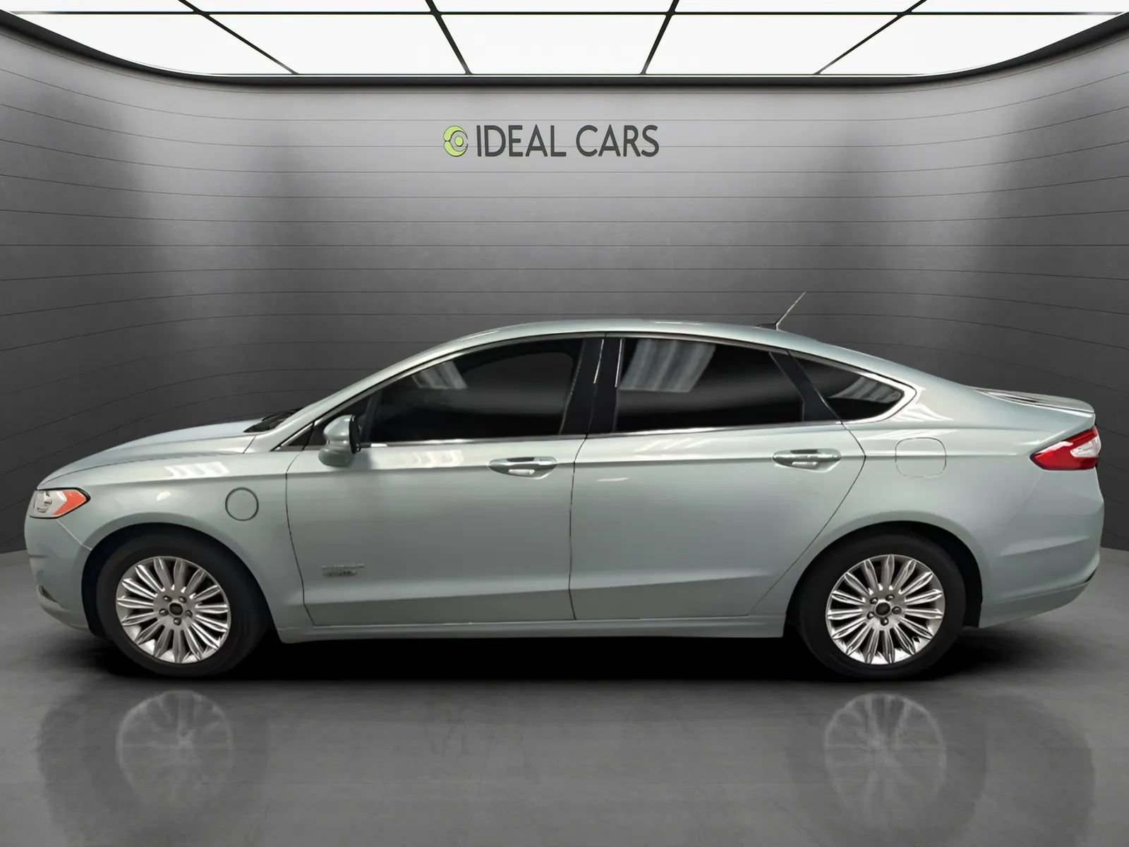 Used 2013 Ford Fusion Energi Titanium FWD image 8