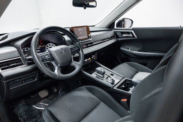 Used 2022 Mitsubishi Outlander ES image 11