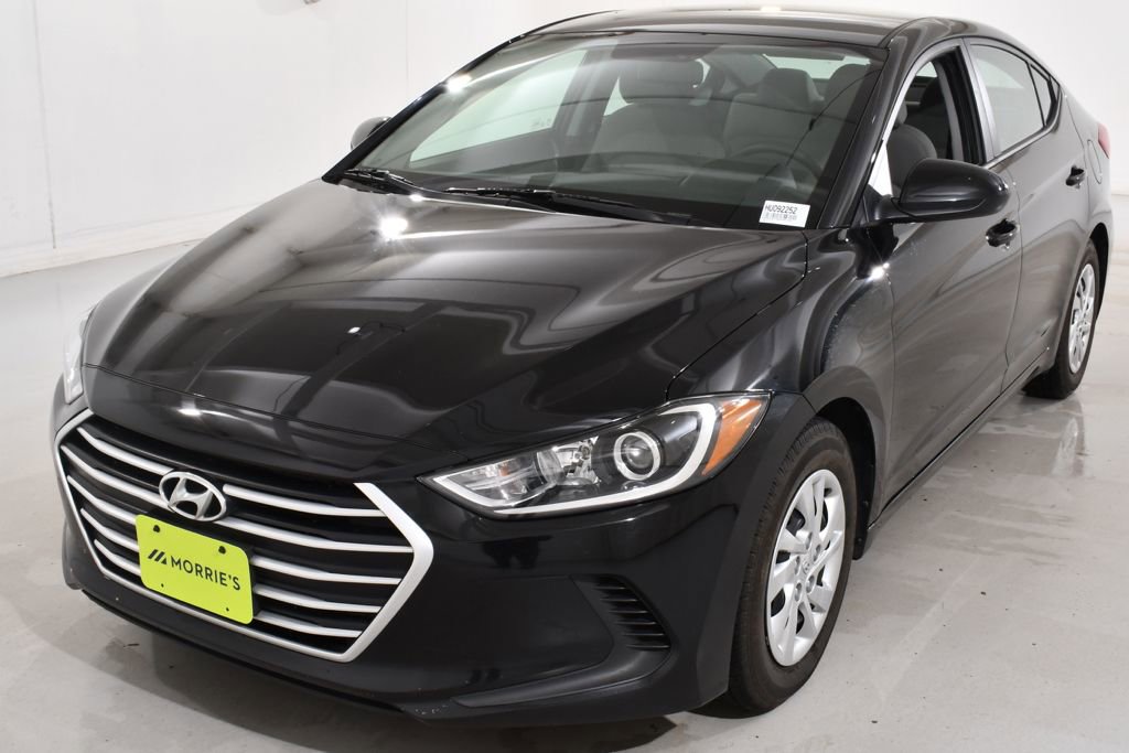 Used 2017 Hyundai Elantra SE image 2