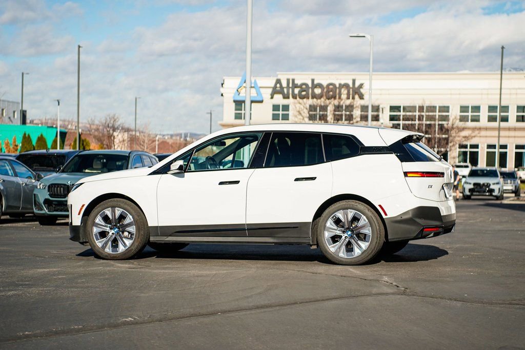 Used 2025 BMW iX xDrive50 image 7