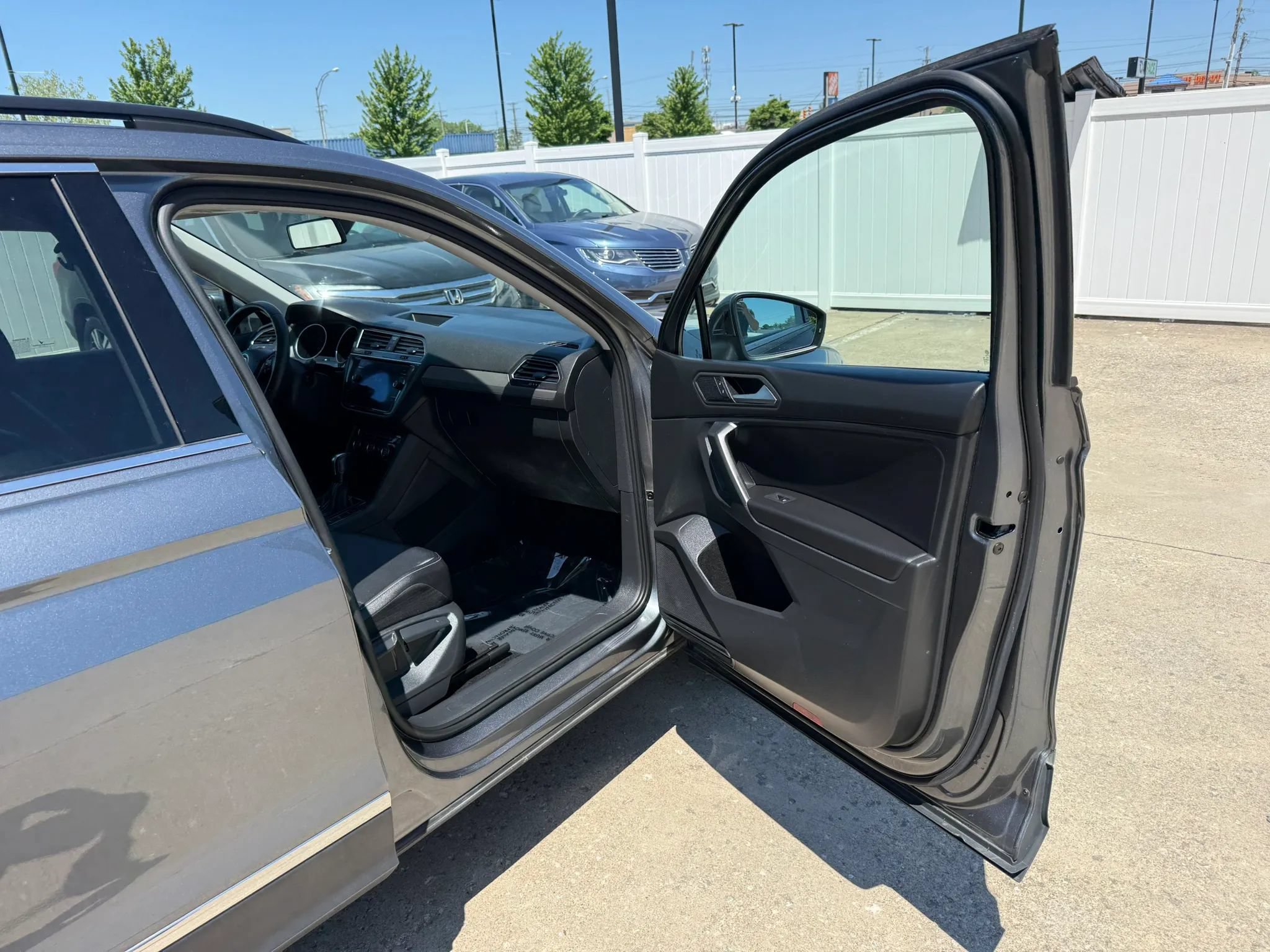 Used 2021 Volkswagen Tiguan SE R-Line AWD/4WD image 26