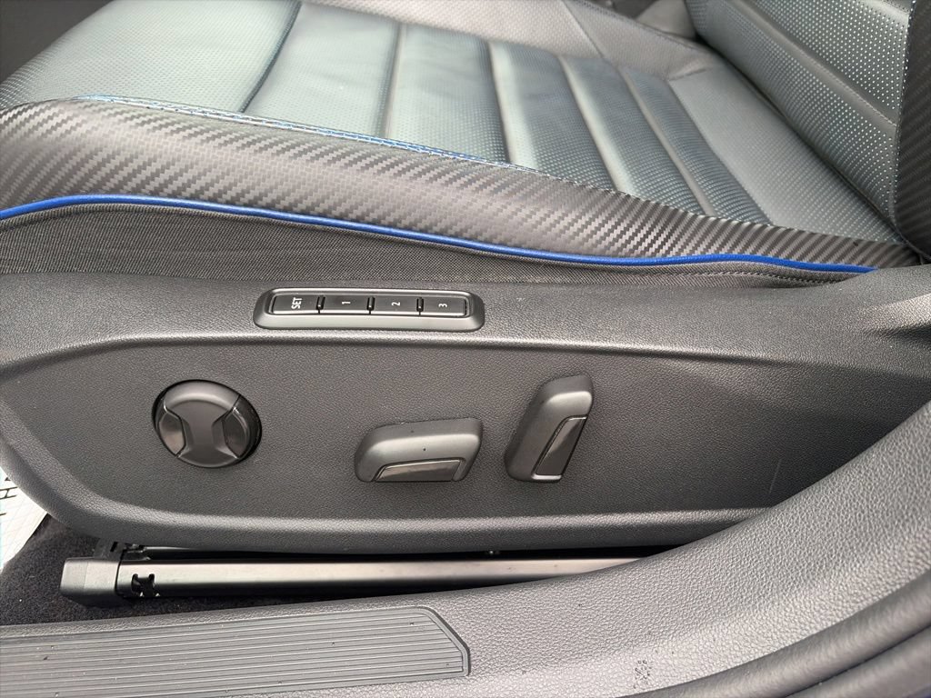 Used 2024 Volkswagen Golf R AWD/4WD image 16