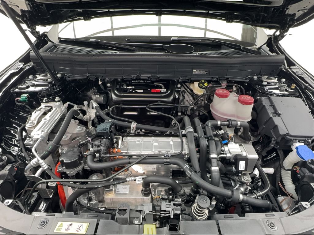 Used 2025 Mercedes-Benz EQB 250+ image 17