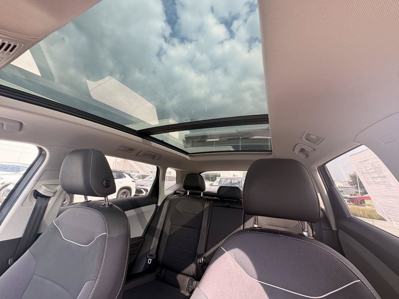 Certified 2024 Volkswagen Taos SE AWD/4WD image 5