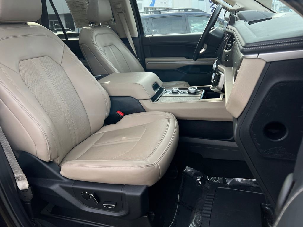 Used 2024 Ford Expedition Limited image 10