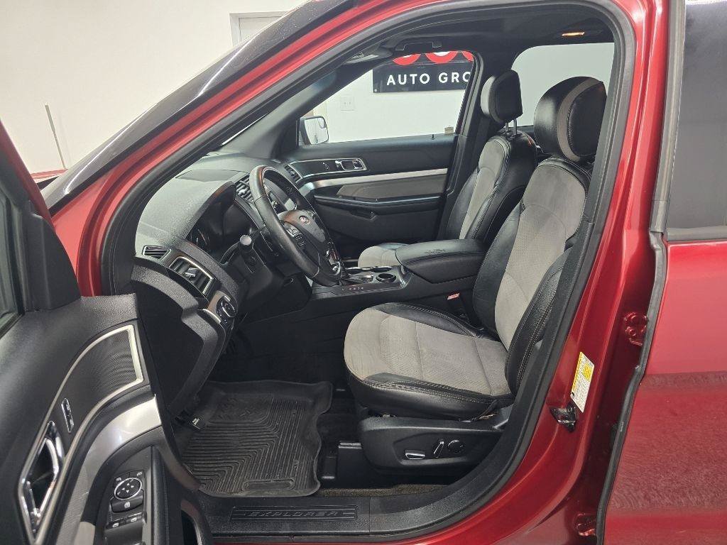 Used 2017 Ford Explorer XLT w/ Equipment Group 202A FWD image 9