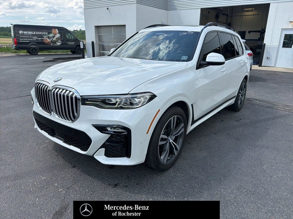 Used 2022 BMW X7 xDrive40i w/ M Sport Package AWD/4WD image 1