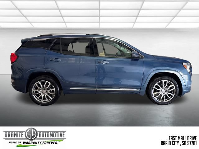 Used 2024 GMC Terrain Denali w/ Denali Premium Package AWD/4WD image 7