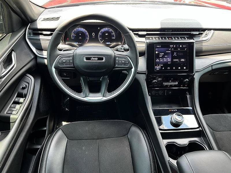 Used 2024 Jeep Grand Cherokee L Altitude AWD/4WD image 20
