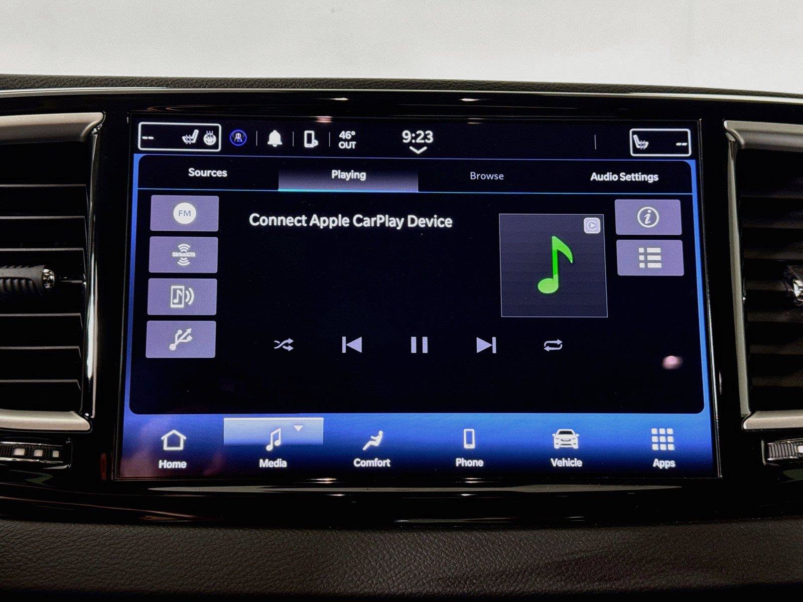 Used 2024 Chrysler Pacifica Touring-L FWD image 7