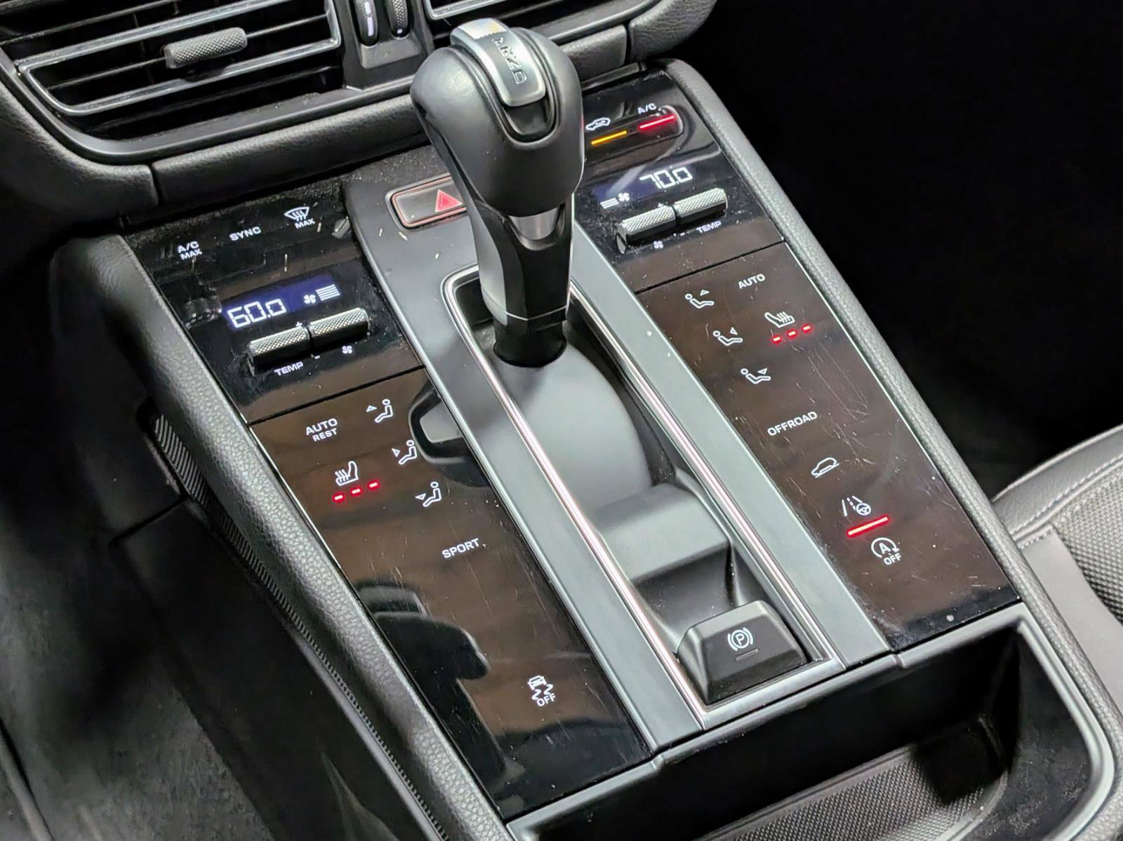 Used 2025 Porsche Macan image 27