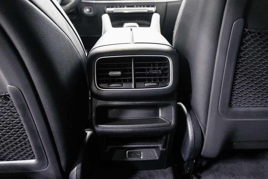 Used 2025 Mercedes-Benz GLE 450e 4MATIC w/ AMG Line Interior image 29