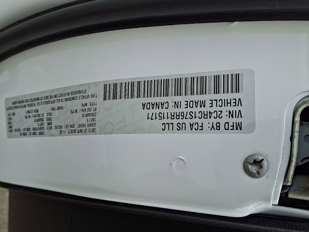 Used 2024 Chrysler Pacifica Select image 28