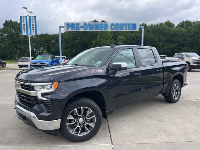 Used 2022 Chevrolet Silverado 1500 LT AWD/4WD image 2
