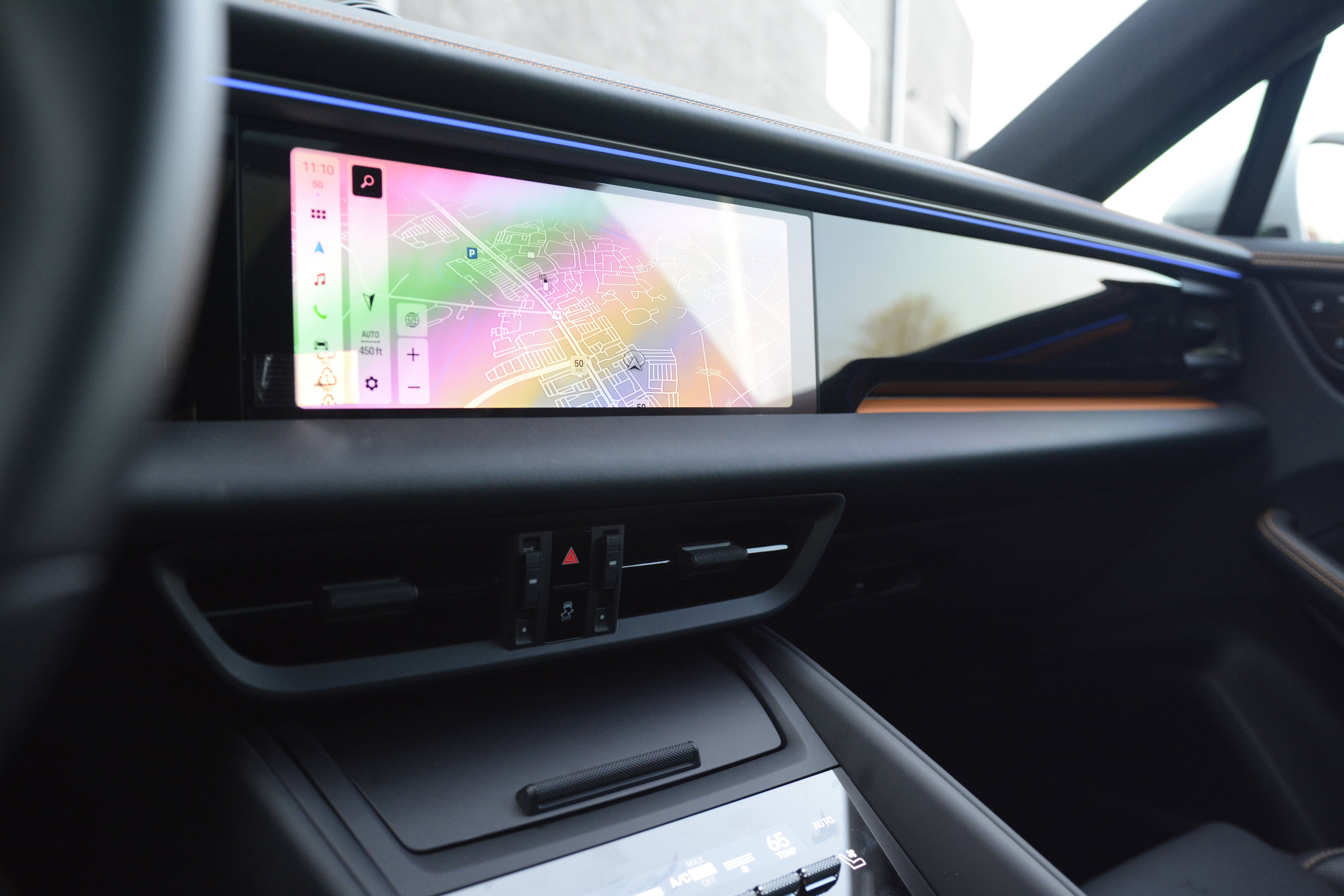 Certified 2025 Porsche Macan Electric image 19