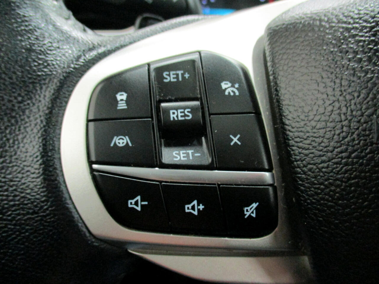 Used 2021 Ford Explorer XLT w/ Equipment Group 202A image 27