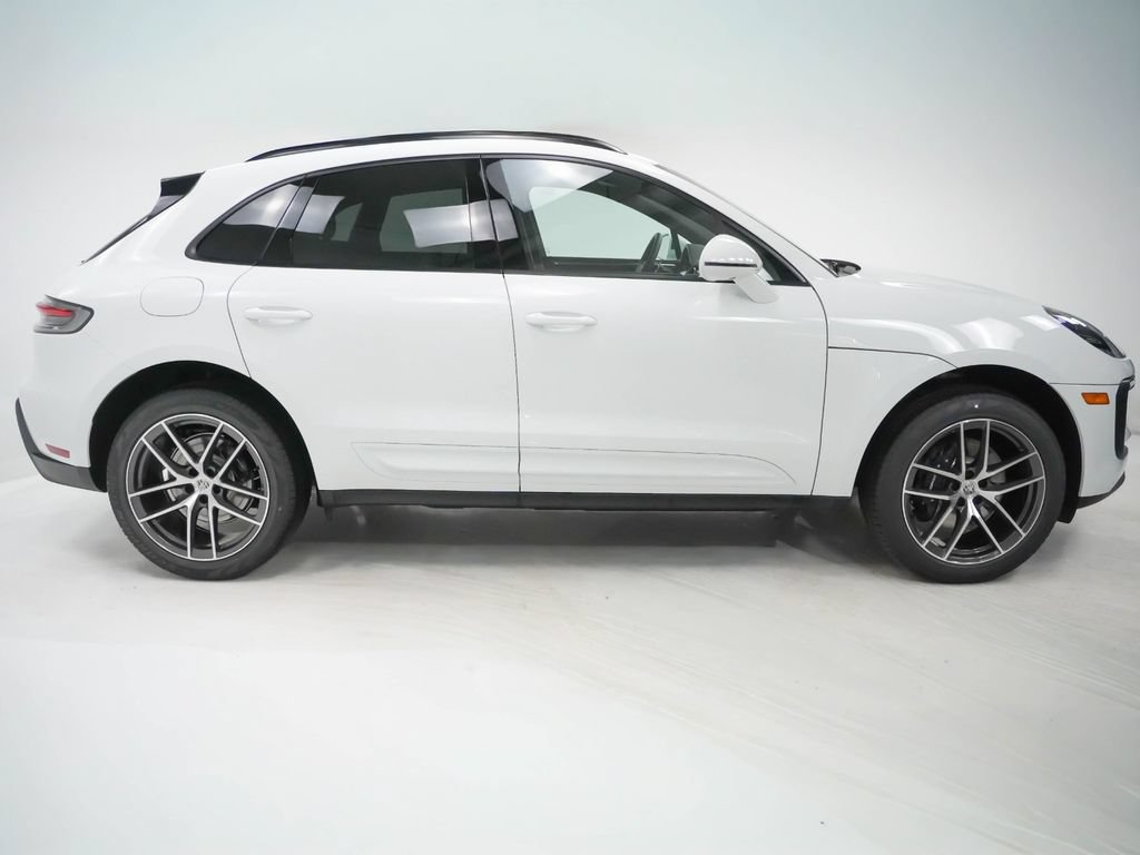 Certified 2026 Porsche Macan AWD/4WD image 10