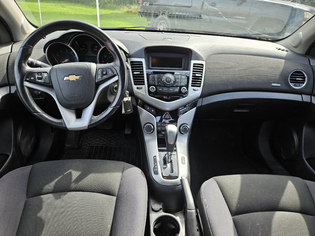 Used 2014 Chevrolet Cruze LT FWD image 10