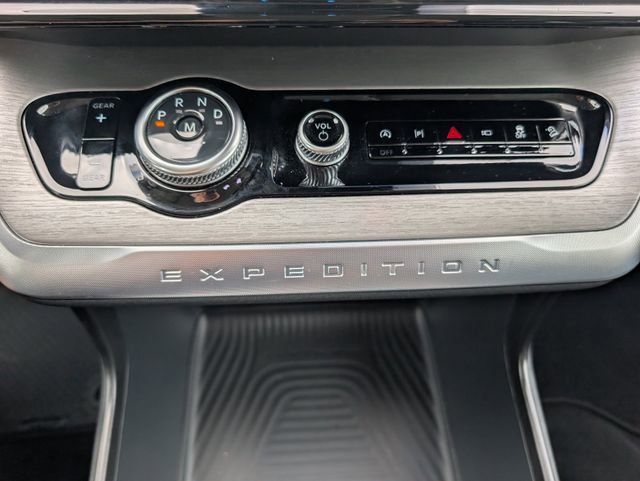 Used 2025 Ford Expedition Platinum AWD/4WD image 18