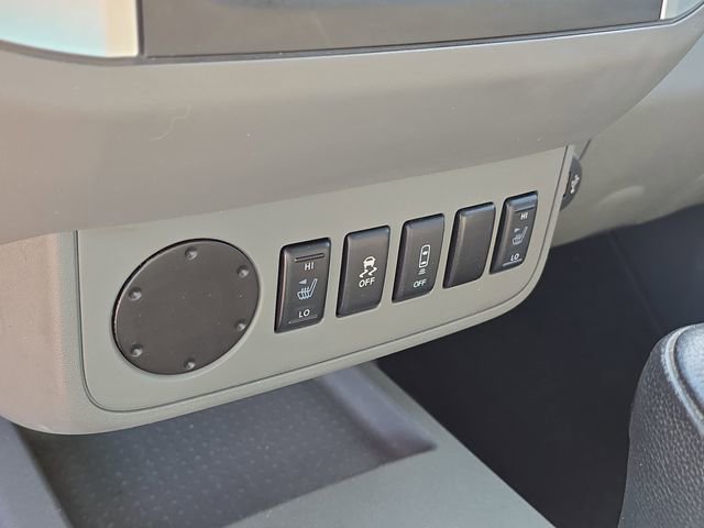Used 2021 Nissan Frontier SV w/ Midnight Edition Floor Mats RWD image 25