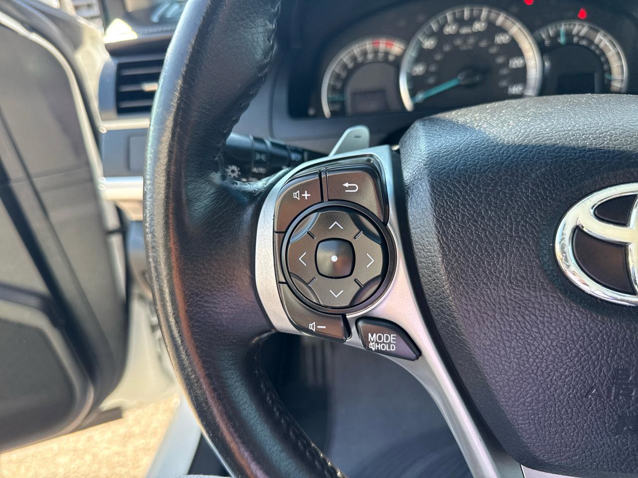 Used 2014 Toyota Camry SE image 16