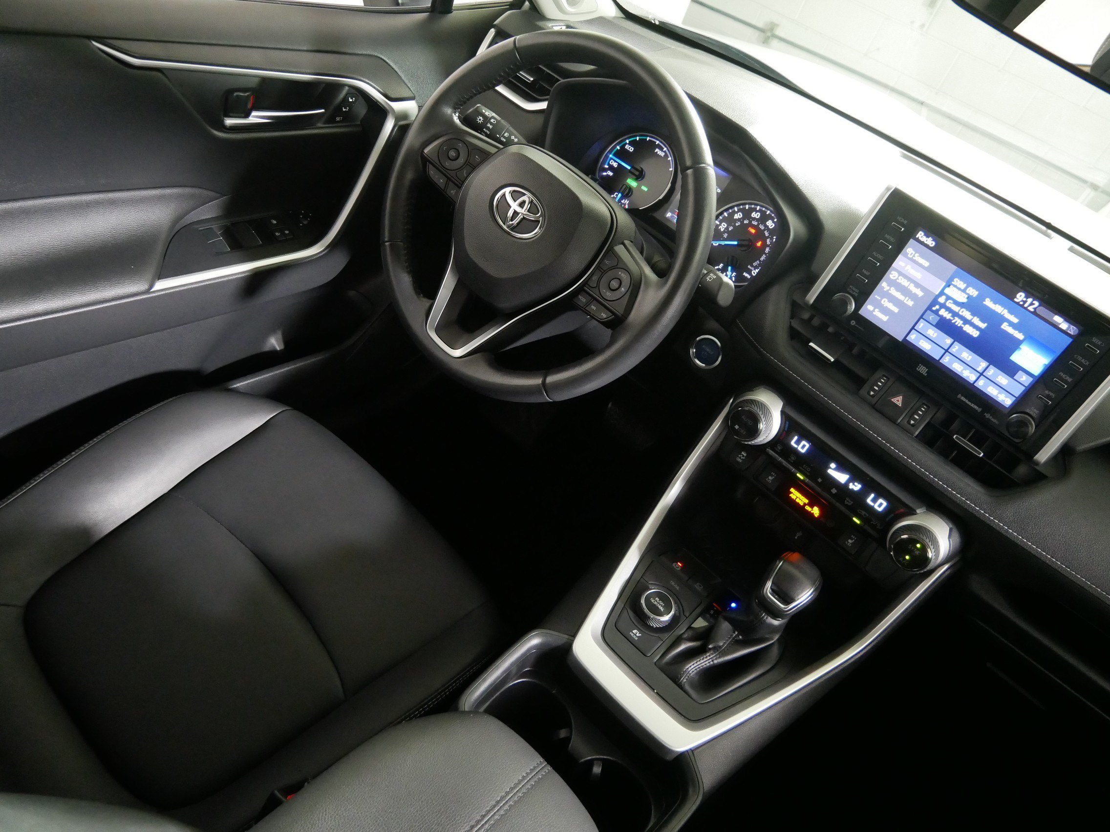 Used 2021 Toyota RAV4 XLE Premium AWD/4WD image 9