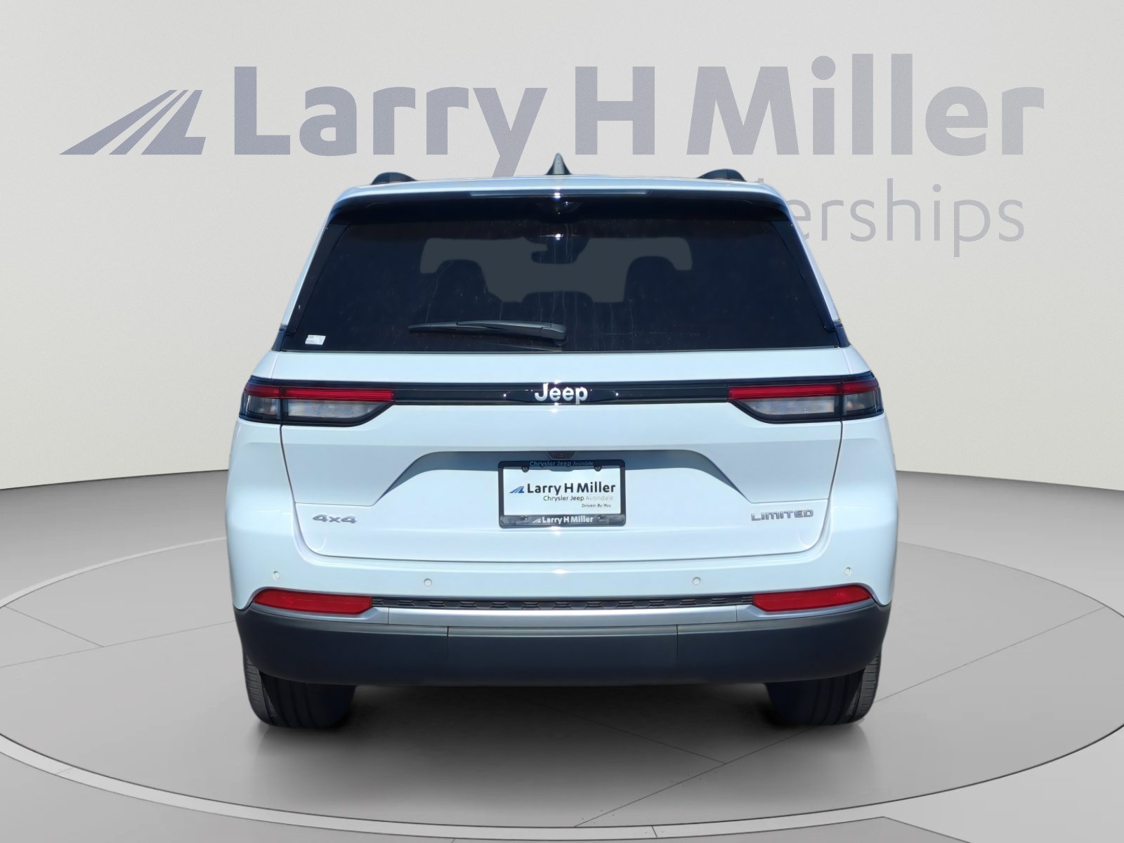 New 2026 Jeep Grand Cherokee Limited w/ Luxury Tech Group II AWD/4WD image 4