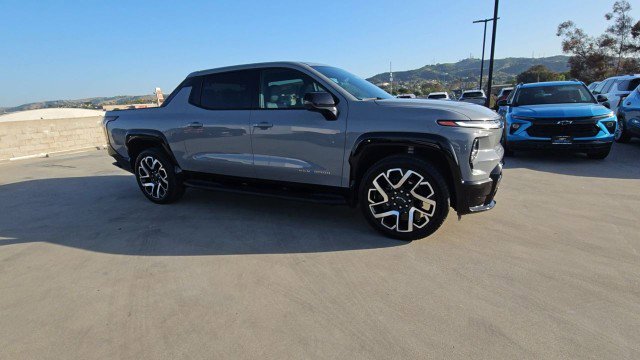 Used 2025 Chevrolet Silverado EV RST image 2