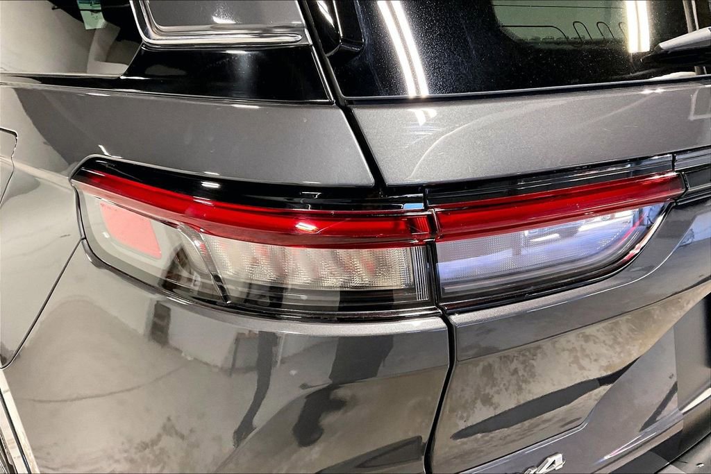 Used 2022 Jeep Grand Cherokee Overland w/ Adv Protech Group III image 40