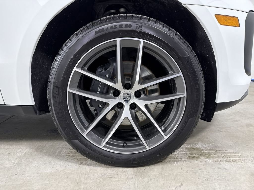 Certified 2025 Porsche Macan image 15