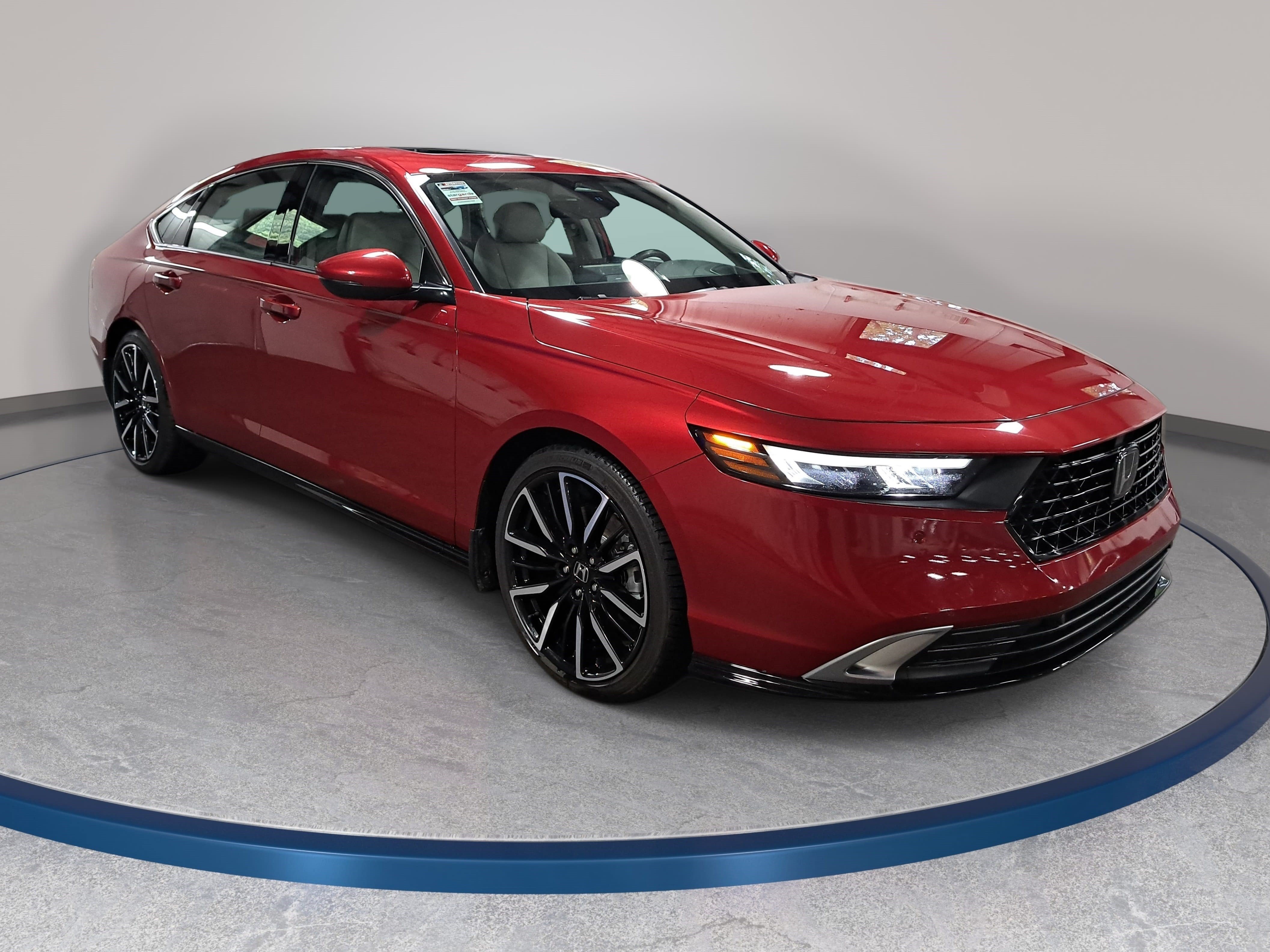 Used 2023 Honda Accord Touring image 3