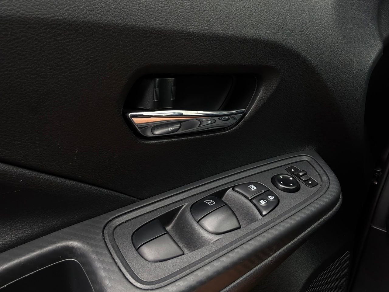 Used 2025 Nissan Versa SV FWD image 20