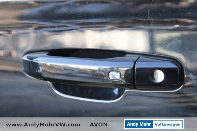 Used 2016 GMC Yukon SLT w/ Open Road Package image 18