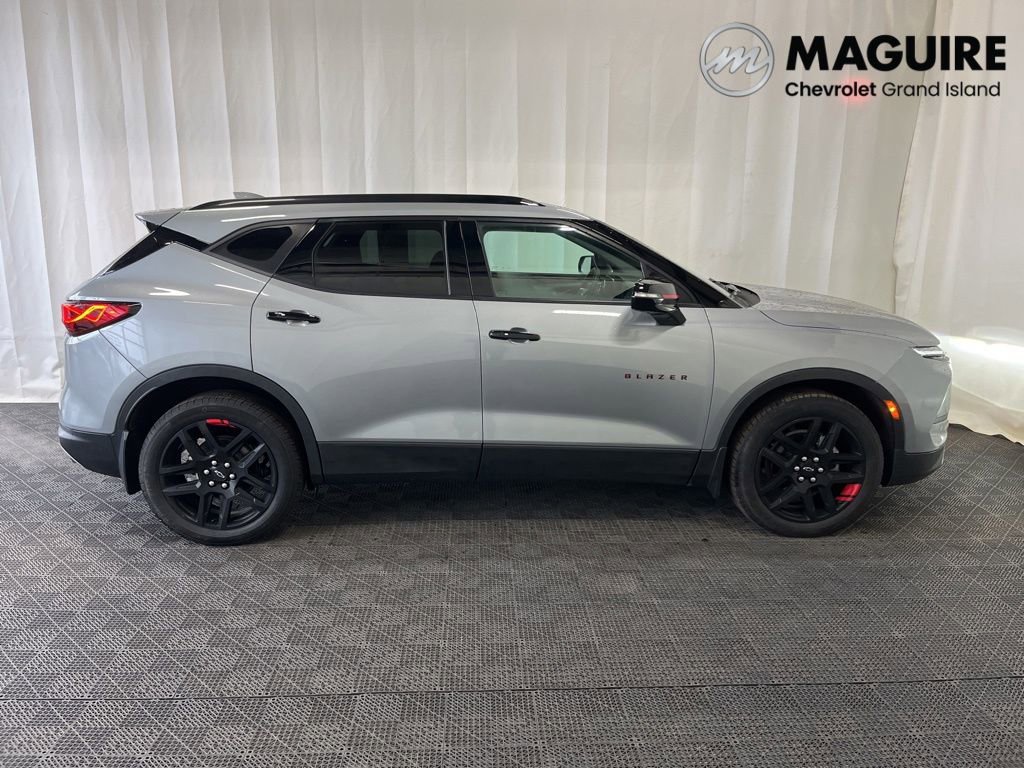 Used 2024 Chevrolet Blazer LT w/ Redline Edition AWD/4WD image 2