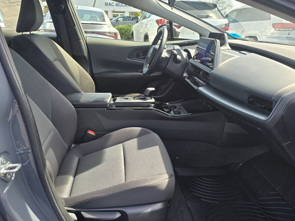 Used 2024 Toyota Prius LE AWD/4WD image 10