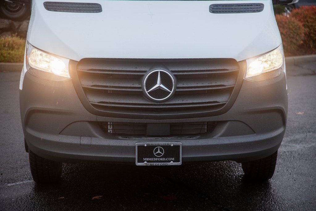 New 2025 Mercedes-Benz Sprinter 4500 image 12