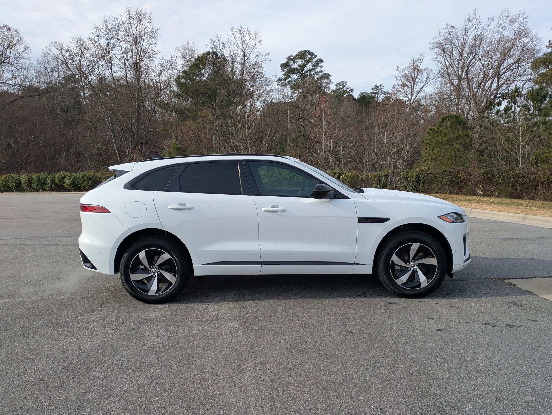 New 2026 Jaguar F-PACE R-Dynamic S image 4