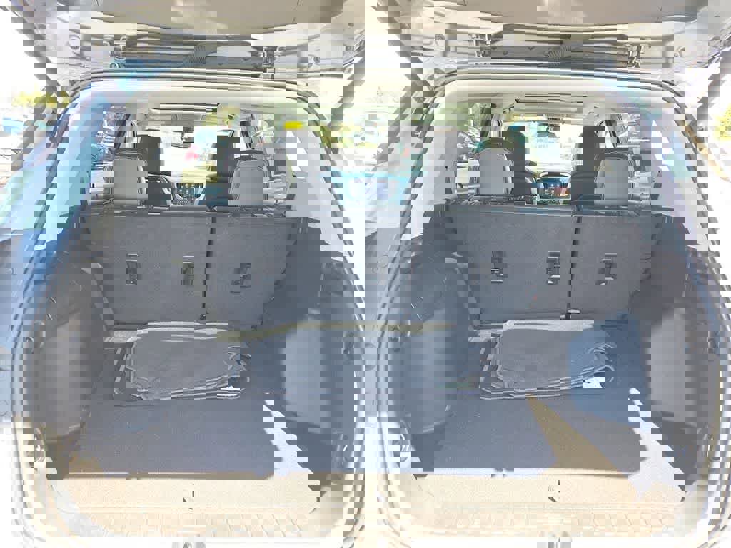 Used 2023 GMC Terrain SLT w/ Tech Package image 13