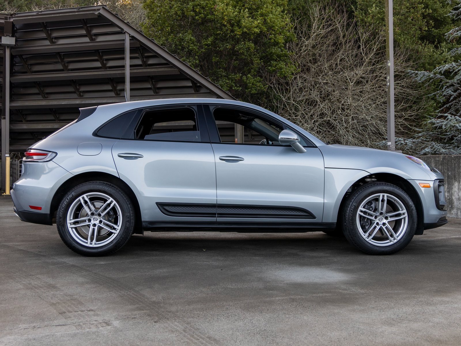 Certified 2025 Porsche Macan image 12